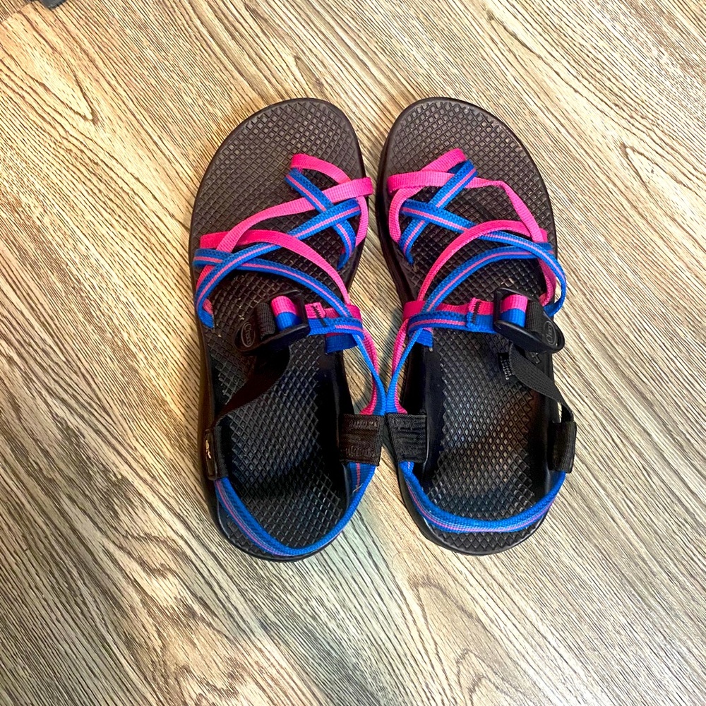 Hot pink and blue Chacos women’s 9 worn once rare